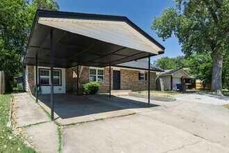 122 NE Angus St in Lawton, OK - Building Photo - Building Photo