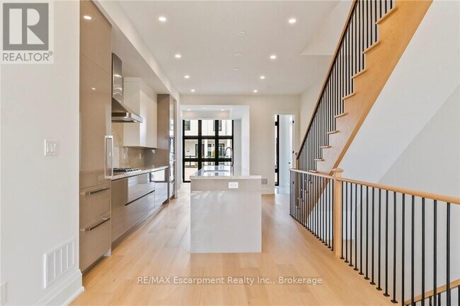 138 East St in Oakville, ON - Building Photo - Building Photo