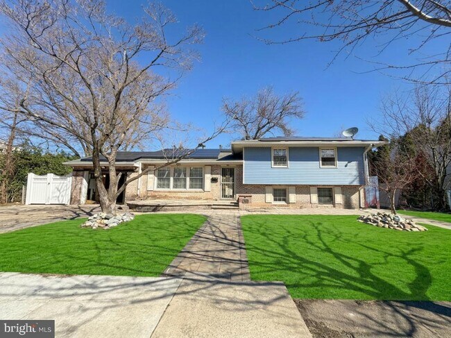 322 W Nicholson Rd in Haddon Township, NJ - Building Photo - Building Photo