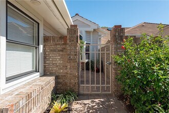 6624 Trident Way in Naples, FL - Building Photo - Building Photo