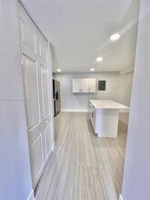 2000 SW 96th Ave in Miramar, FL - Building Photo - Building Photo