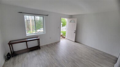 4461 Highridge St, Unit 2 in Pittsburgh, PA - Foto de edificio - Building Photo