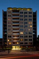 Apartments Tour Des Pins in Montréal, QC - Building Photo