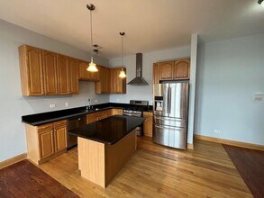 1918 W Cermak Rd in Chicago, IL - Building Photo - Building Photo