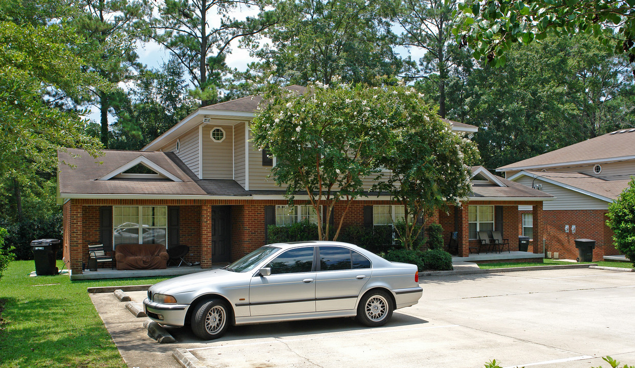 1913 Honeysuckle Dr in Tallahassee, FL - Building Photo