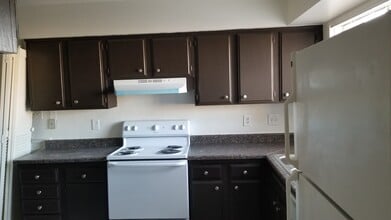 3913 Grass Valley Pl in Las Vegas, NV - Building Photo - Building Photo