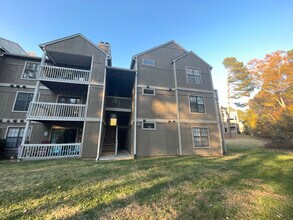 Room in Condo on Chimney Ridge Pl in Durham, NC - Building Photo - Building Photo