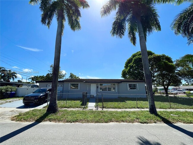 7600 Hope St in Hollywood, FL - Building Photo - Building Photo