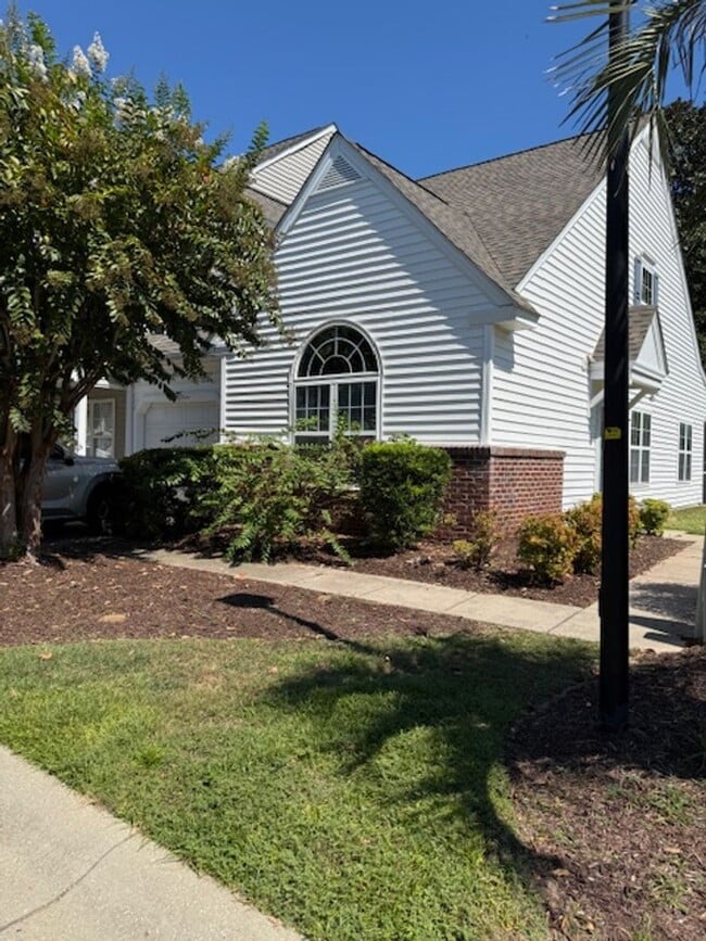 property at 195 Pembroke Ln