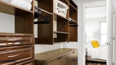 335 W 9th St, Unit 429 in Indianapolis, IN - Foto de edificio - Building Photo