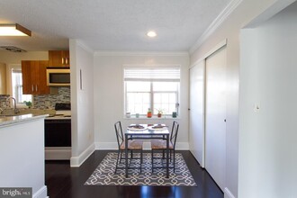 1632 W Abingdon Dr-Unit -202 in Alexandria, VA - Foto de edificio - Building Photo