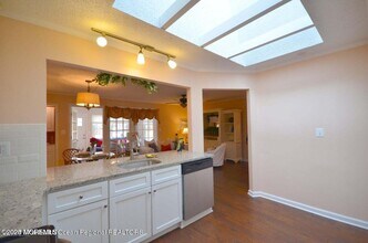 101 Hancock Ct in Red Bank, NJ - Building Photo - Building Photo