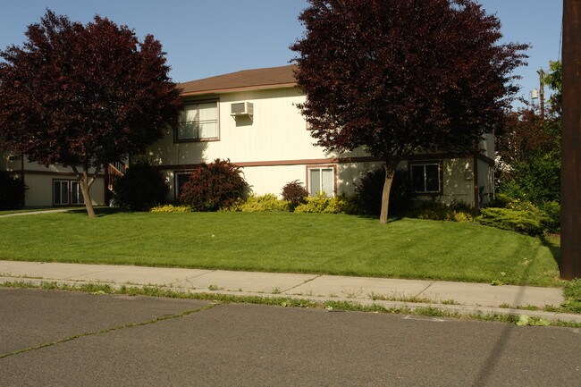 3222-3224 N Madison St in Spokane, WA - Building Photo - Building Photo