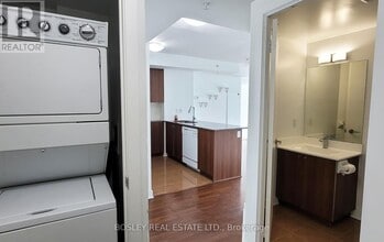 5740 Yonge St in Toronto, ON - Building Photo - Building Photo