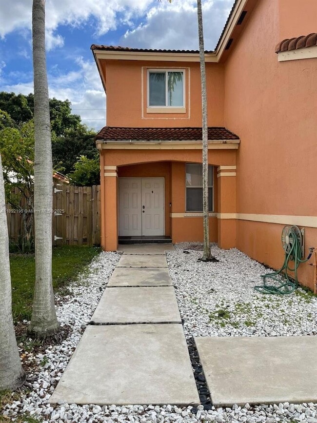10470 SW 16th St in Pembroke Pines, FL - Building Photo - Building Photo