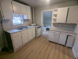 210 Division St, Unit B Apartamentos