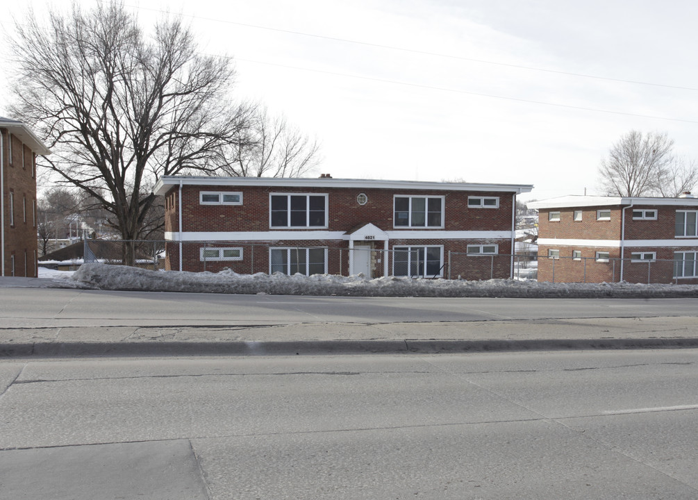 4821 Ames Ave in Omaha, NE - Foto de edificio