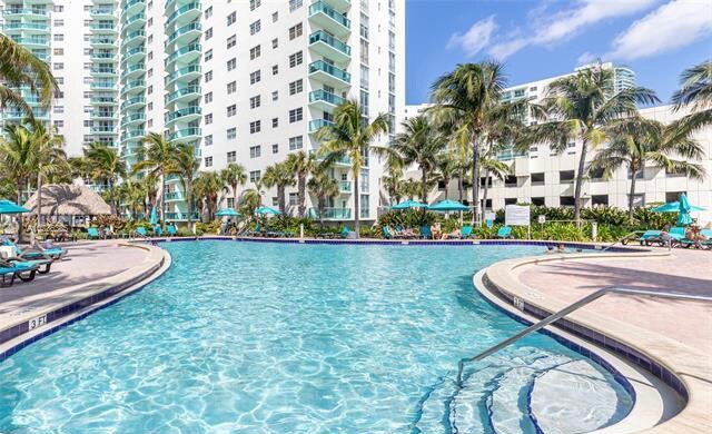 3001 S Ocean Dr in Hollywood, FL - Building Photo - Building Photo
