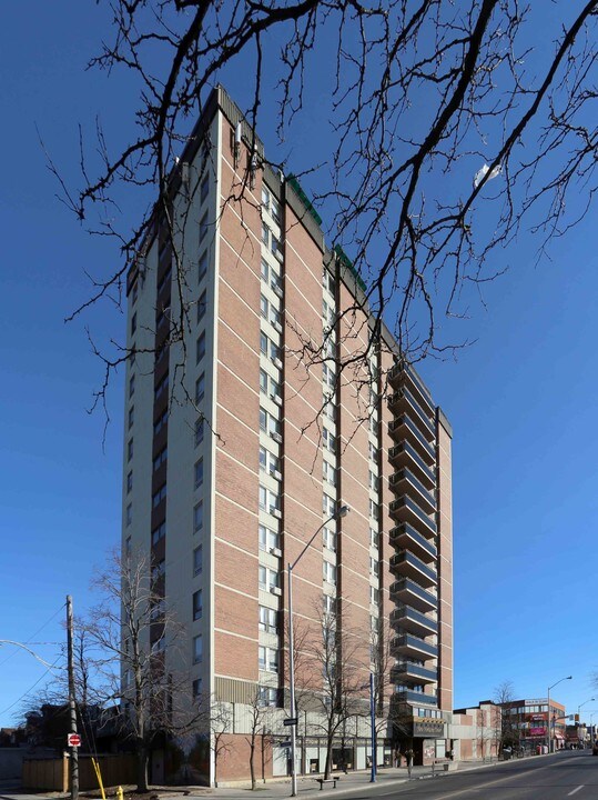 New Horizons Tower in Toronto, ON - Building Photo