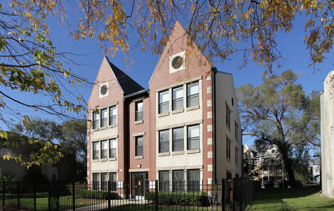 618 E Bowen Ave in Chicago, IL - Foto de edificio - Building Photo