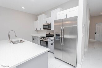 4417 22nd St SW in Lehigh Acres, FL - Foto de edificio - Building Photo