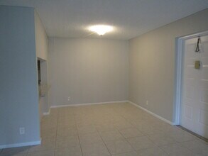 703 Sunny Pine Way in Greenacres, FL - Foto de edificio - Building Photo