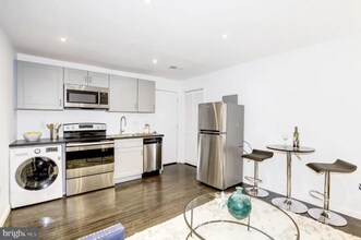 3504 13th St NW in Washington, DC - Foto de edificio - Building Photo