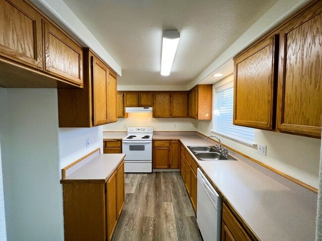 418 Rolling Hills Rd in Roseburg, OR - Building Photo - Building Photo