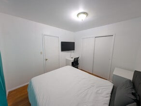 315 E 95th St in New York, NY - Building Photo - Building Photo