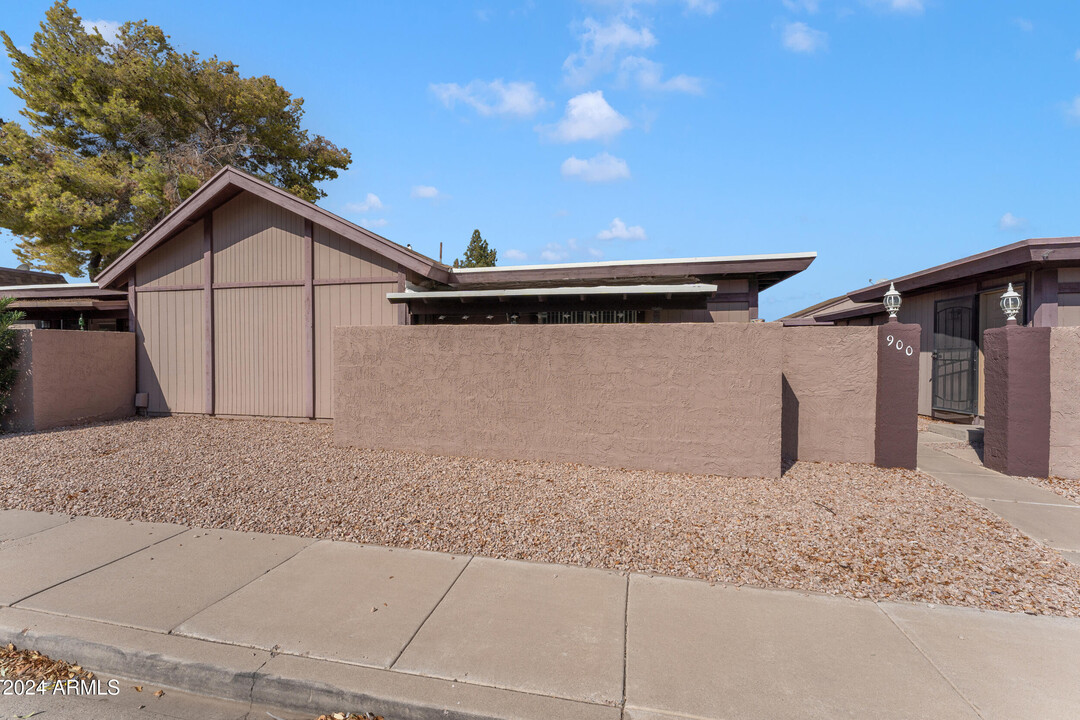 900 S Hacienda Dr in Tempe, AZ - Building Photo