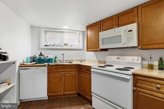 846 Corinthian Ave-Unit -1 in Philadelphia, PA - Building Photo - Building Photo