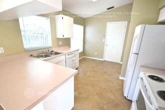 10002 Cedar Dune Dr in Tampa, FL - Building Photo - Building Photo