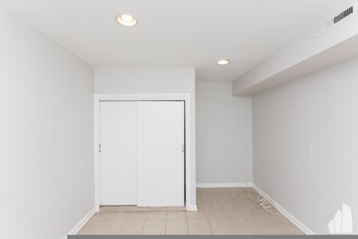 1944 N Bissell St, Unit G in Chicago, IL - Building Photo - Building Photo