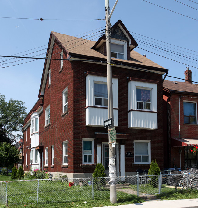 860 Vermont Ave in Toronto, ON - Building Photo - Primary Photo