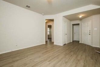 5122 Jade Crossing in San Antonio, TX - Building Photo - Building Photo