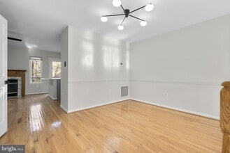 18502 Clovercrest Cir in Olney, MD - Building Photo - Building Photo