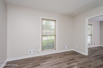 10509 Moonlight Wy in Louisville, KY - Building Photo - Building Photo