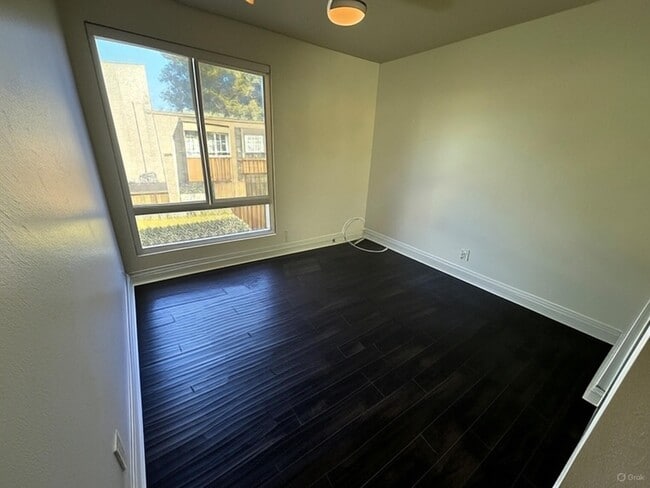 1001 W Stevens Ave, Unit 202 in Santa Ana, CA - Building Photo - Building Photo