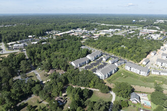 Langley Pointe in West Columbia, SC - Foto de edificio - Building Photo