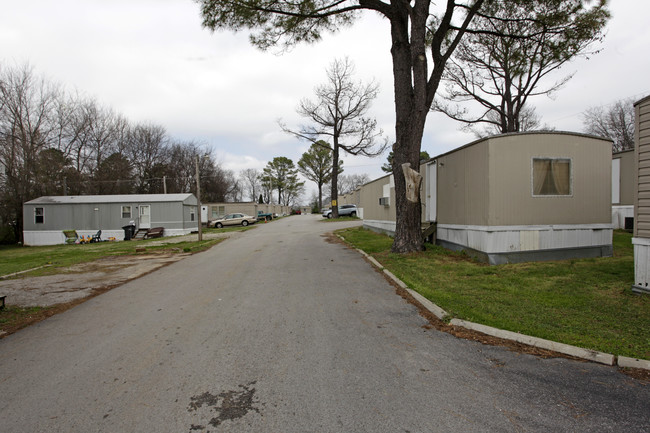 Woodside Mobile Home Community in Columbia, TN - Foto de edificio - Building Photo