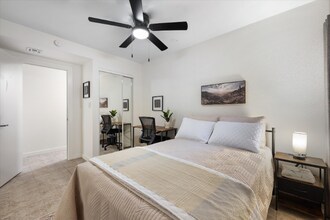 334 W Horseshoe Ave in Gilbert, AZ - Foto de edificio - Building Photo