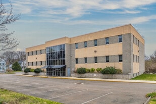 Maiden Lane in North Haven, CT - Building Photo