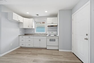 212 N 1st St, Unit 2 in Paterson, NJ - Foto de edificio - Building Photo