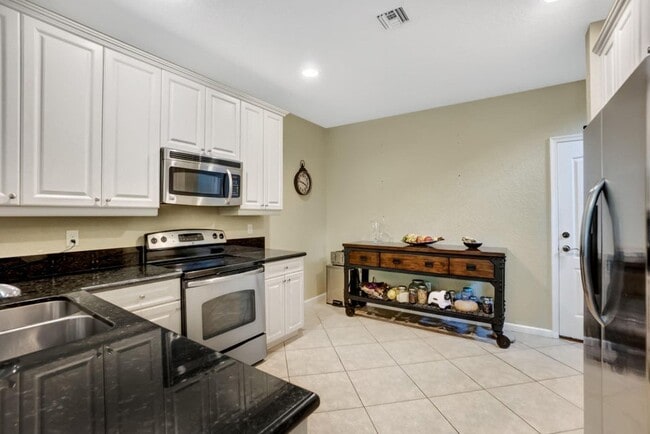 117 E Prive Cir in Delray Beach, FL - Building Photo - Building Photo