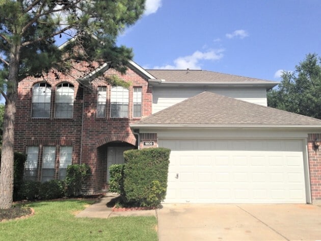 property at 1805 Manor Cir