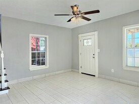 532 Bayshore Dr in La Porte, TX - Building Photo