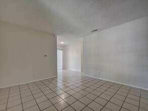 9003 Little Walnut Pkwy in Austin, TX - Building Photo - Building Photo