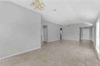 538 Regional Park Dr in Houston, TX - Building Photo - Building Photo