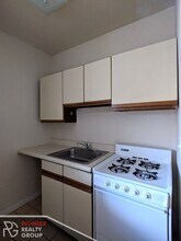 813 W Cornelia Ave, Unit 821A-113 in Chicago, IL - Foto de edificio - Building Photo