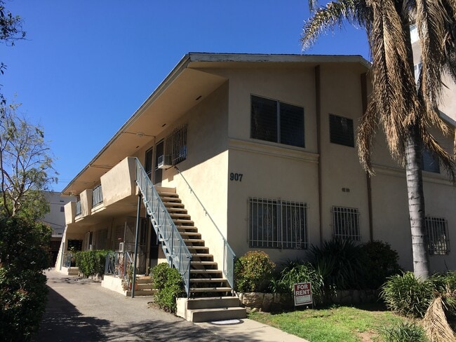 907 N Gardner St, Unit 8
